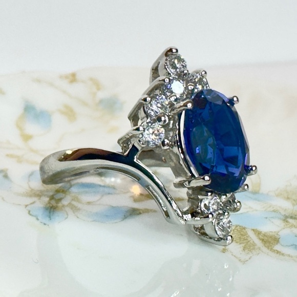 Vivid Blue Ceylon Sapphire Sterling Silver Ring (6.5) - Picture 4 of 10